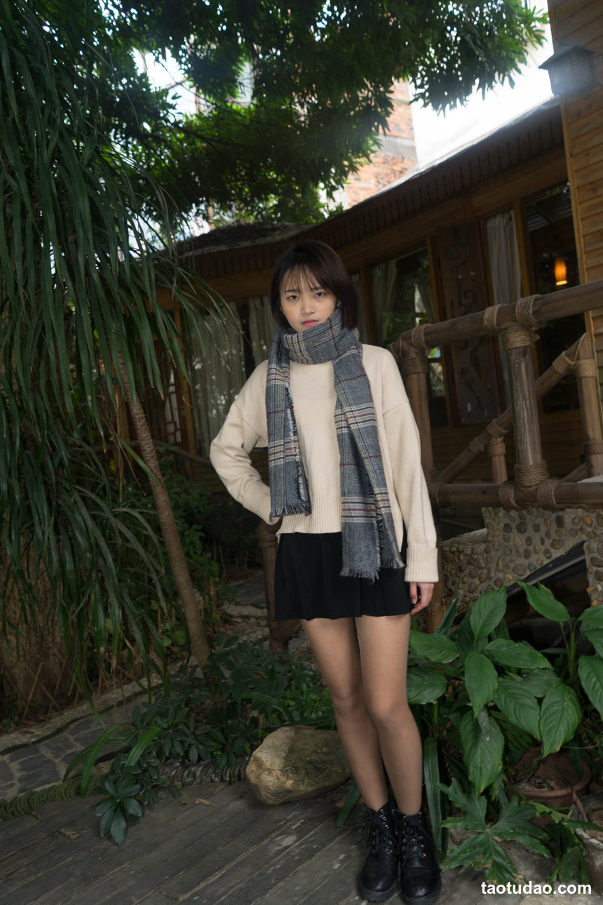 街拍丝足 NO.001-高中妹子街边偶遇直接约拍不犹豫 [109P+132M]