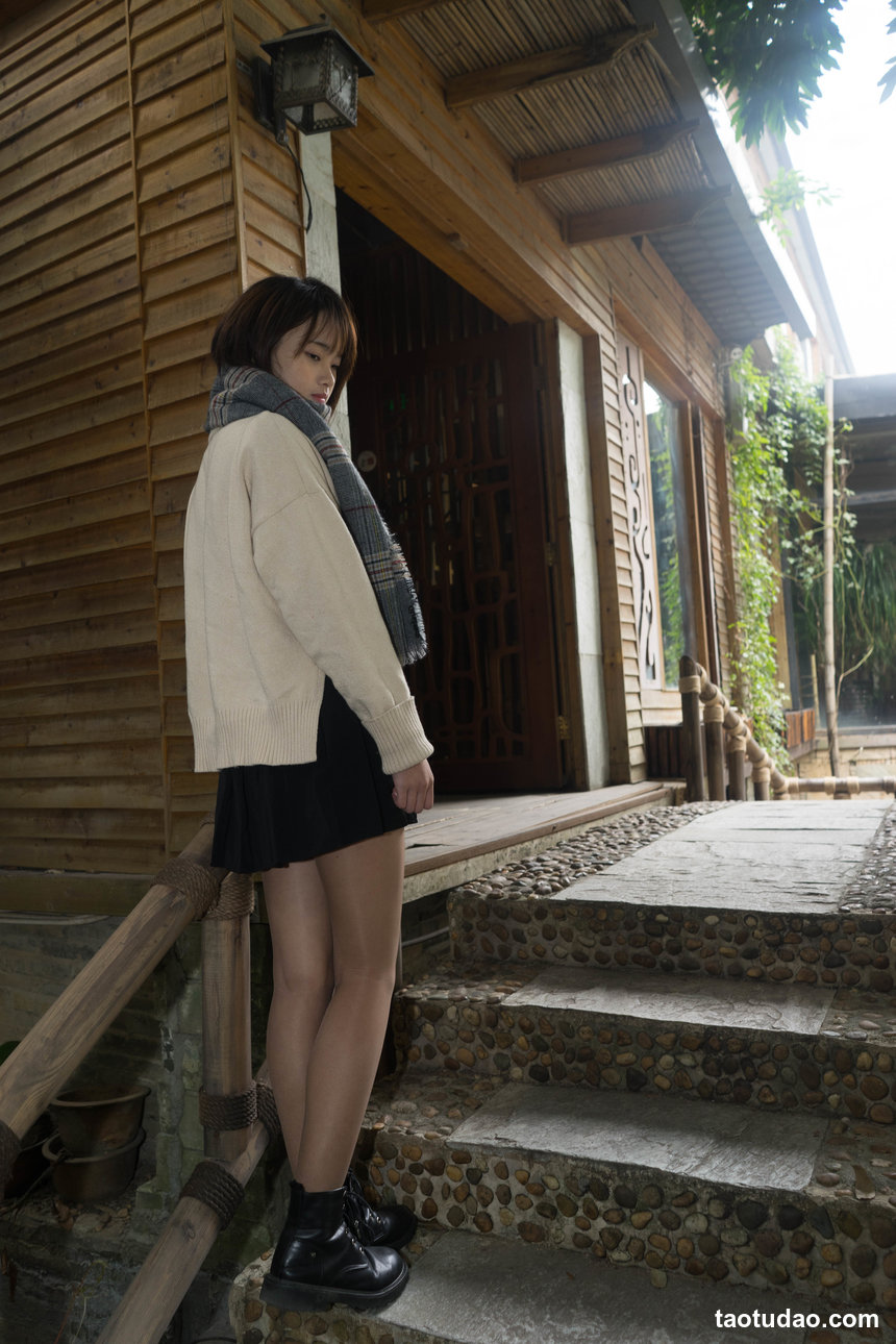 街拍丝足 NO.001-高中妹子街边偶遇直接约拍不犹豫 [109P+132M]