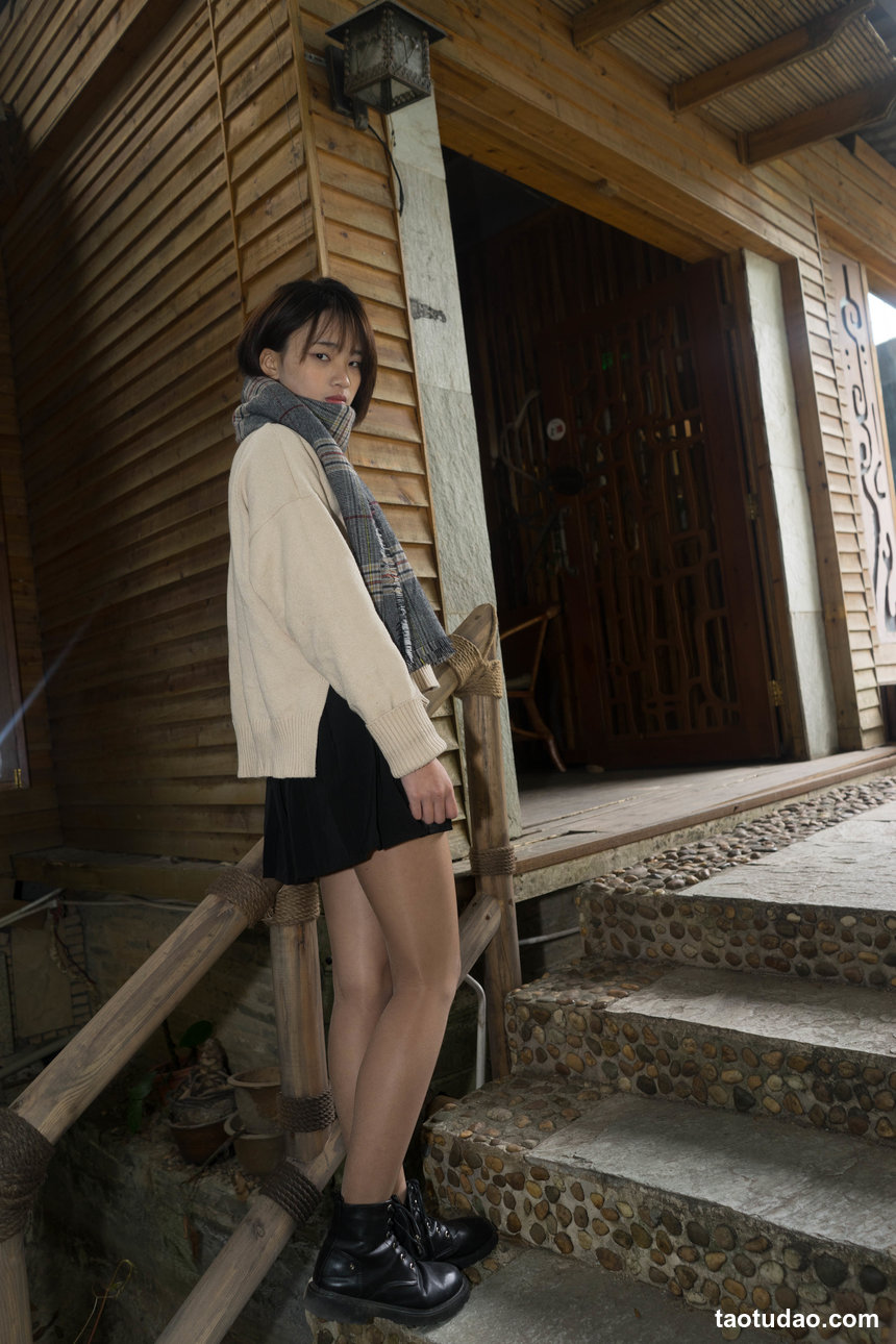 街拍丝足 NO.001-高中妹子街边偶遇直接约拍不犹豫 [109P+132M]