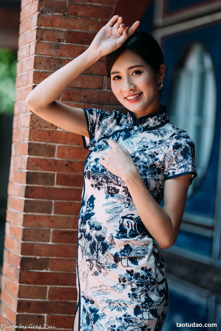 街拍丝足 NO.003-青春期少女小霞无处安置的长腿丝足 [83P+108M]