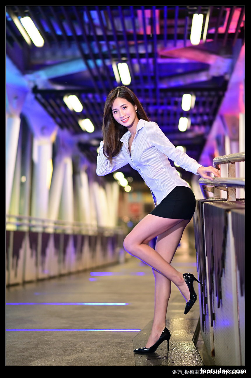 街拍丝足 NO.005-又是旗袍，又是阿木，又是那双嫩而修长的美足 [71P+120M]