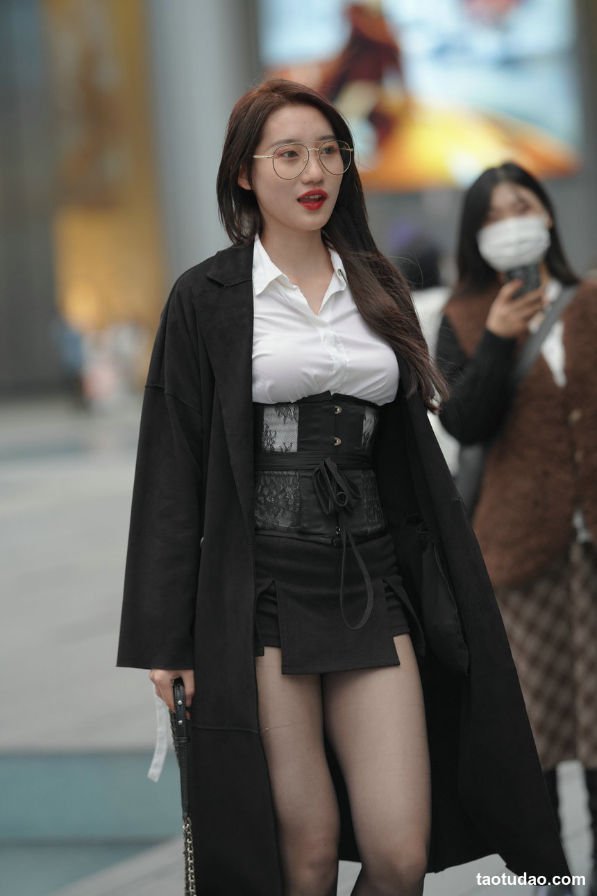 街拍丝足 NO.012-灰丝旗袍古典模特小陆的美足修美腿修 [67P+107M]