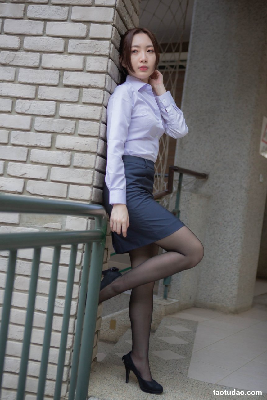 街拍丝足 NO.016-肉丝绑带平底鞋 [24P+120M]