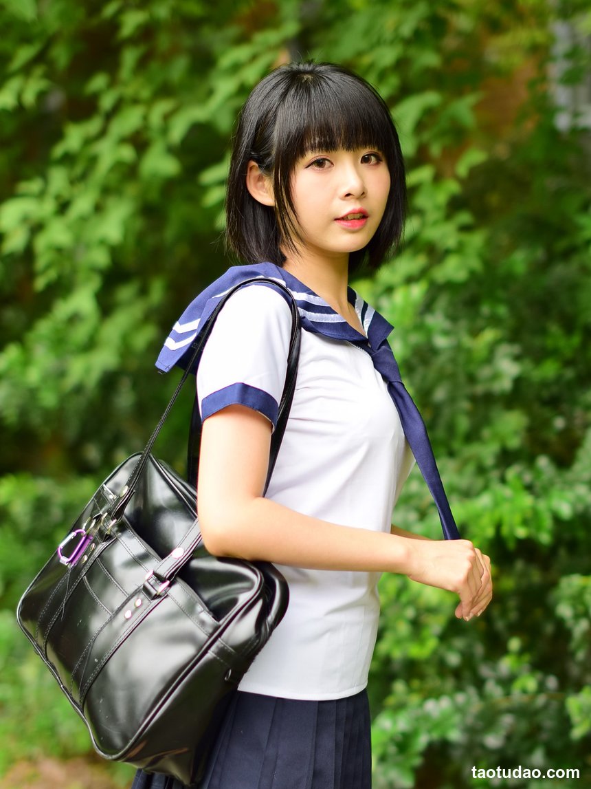 街拍丝足 NO.023-長腿美模Anita 竹萱 性感外拍 [44P+53M]