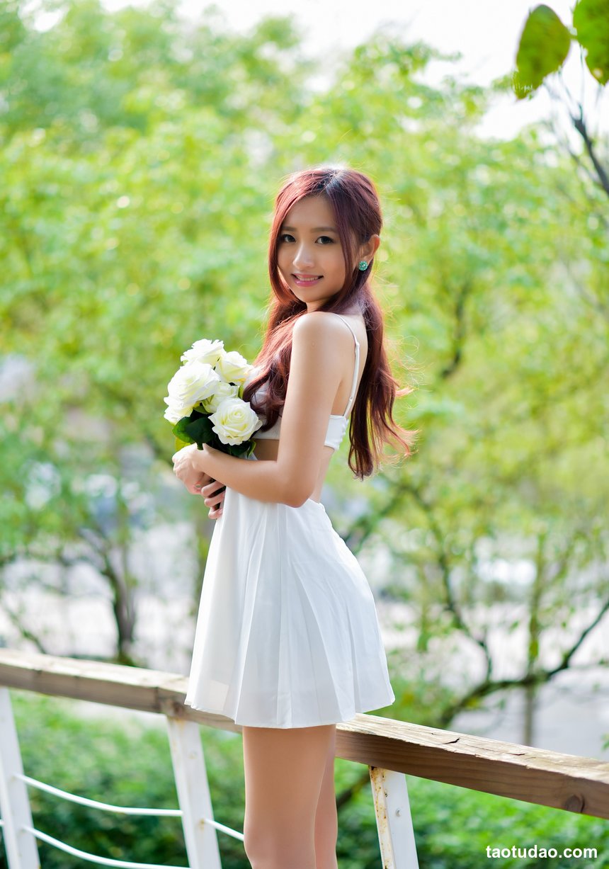 街拍丝足 NO.027-马上就要踏入社会的小姐姐一身职业装清爽美丽 [90P+220M]