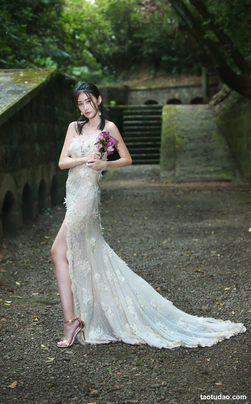 街拍丝足 NO.029-看到闺蜜的信息把她高兴的 [69P+110M]