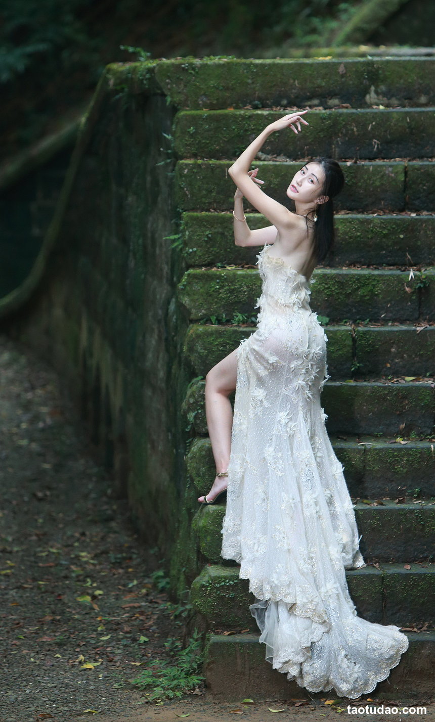 街拍丝足 NO.029-看到闺蜜的信息把她高兴的 [69P+110M]