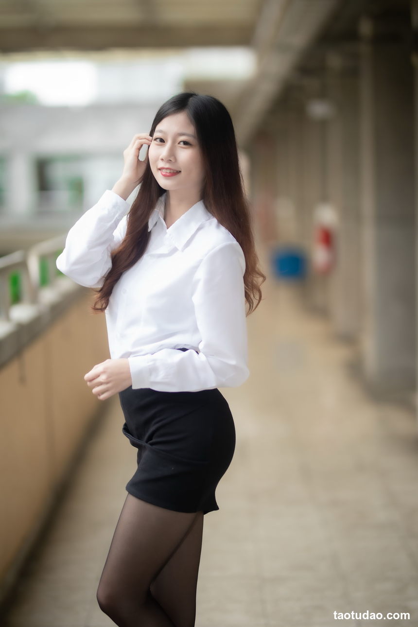 街拍丝足 NO.039-台湾腿模 Go Go 白色小禮服 高跟美腿外拍 [118P+158M]