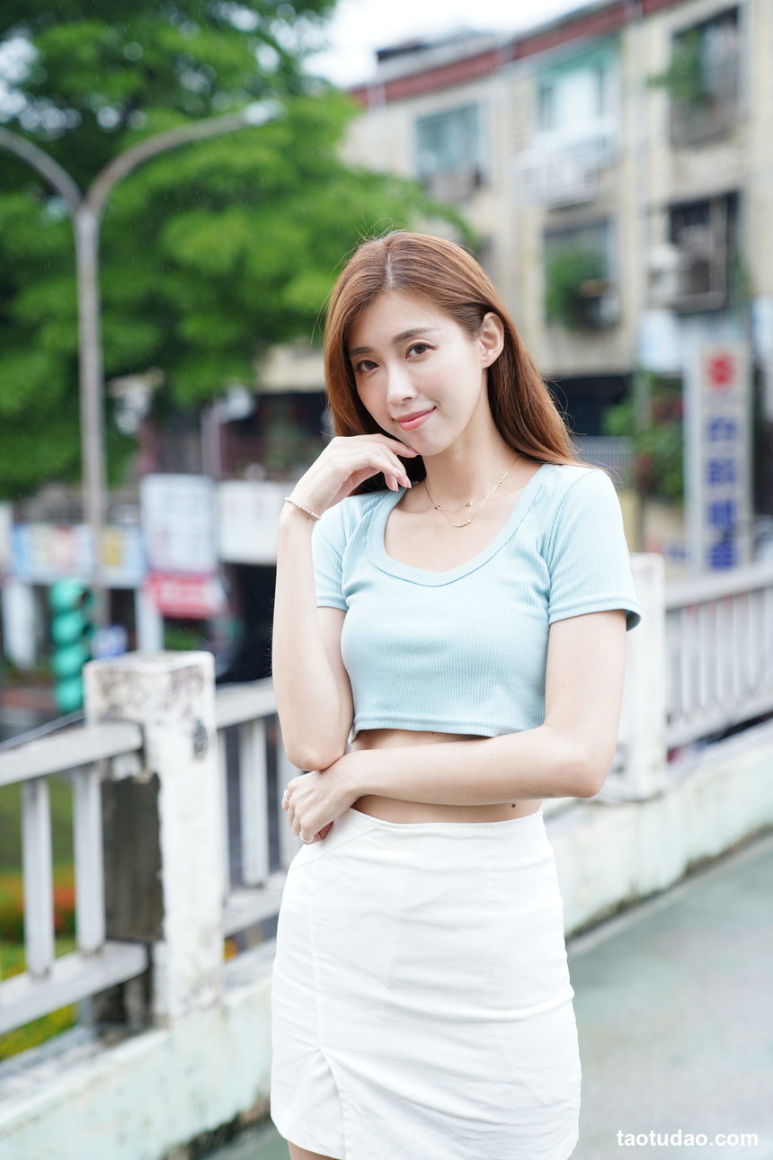 街拍丝足 NO.040-台湾腿模Listening 旗袍絲襪高跟美腿外拍 [87P+102M]