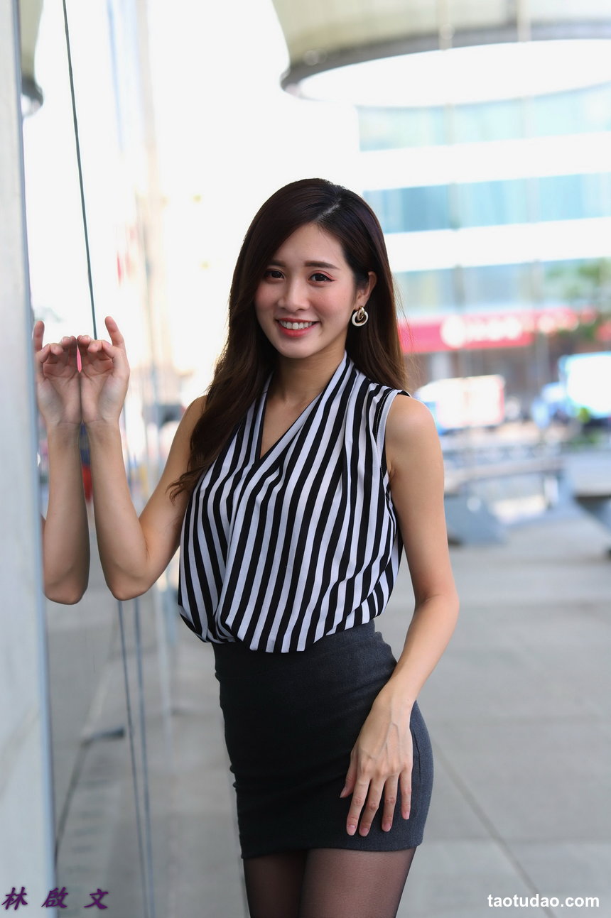 街拍丝足 NO.048-台湾腿模Dora妍希 飄逸洋裝 高跟美腿外拍 [51P+86M]