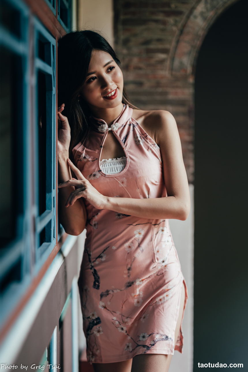 街拍丝足 NO.049-台湾腿模陈波波 制服OL黑丝 高跟美腿旅拍 [39P+45M]