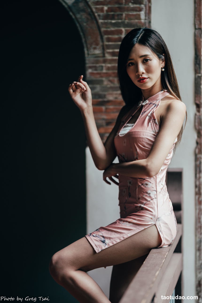 街拍丝足 NO.049-台湾腿模陈波波 制服OL黑丝 高跟美腿旅拍 [39P+45M]