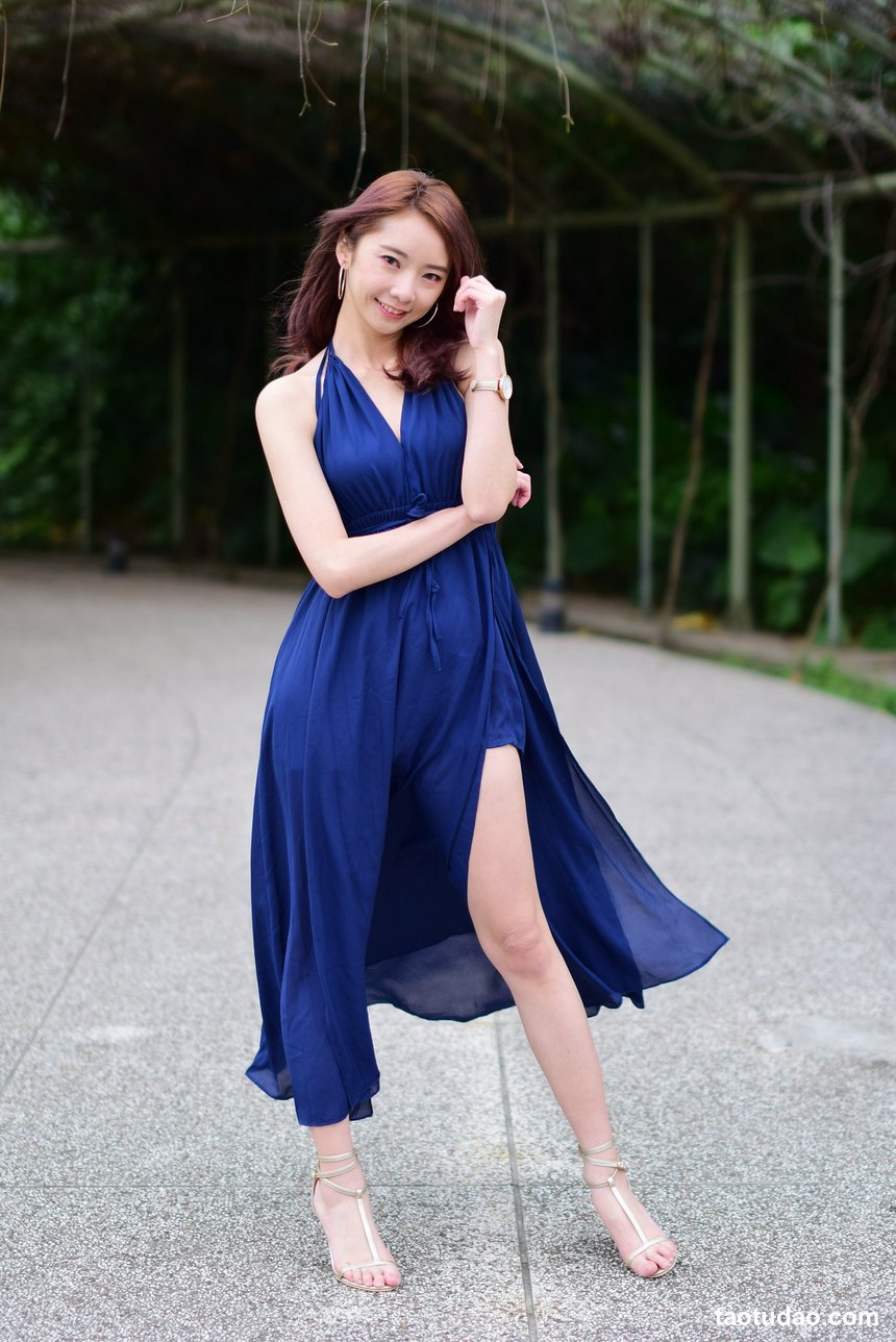 街拍丝足 NO.059-台湾腿模 Dora 镂空小礼服 高跟美腿旅拍 [80P+126M]