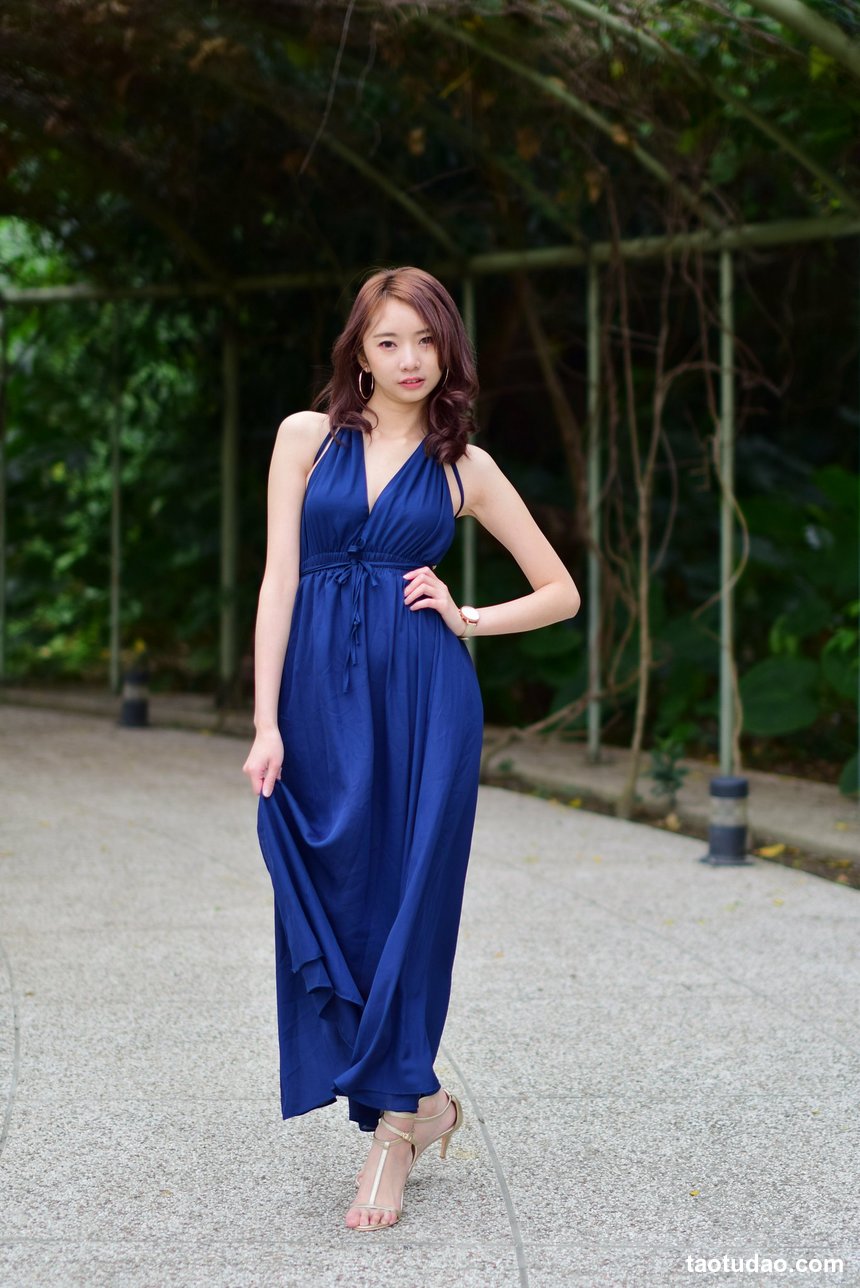 街拍丝足 NO.059-台湾腿模 Dora 镂空小礼服 高跟美腿旅拍 [80P+126M]