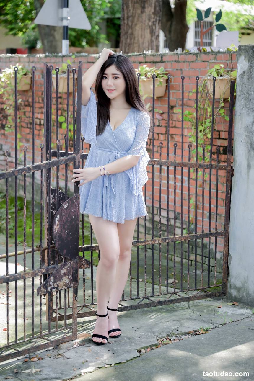 街拍丝足 NO.062-台湾腿模 杨宓凌 包臀裙更显性感 [100P+131M]