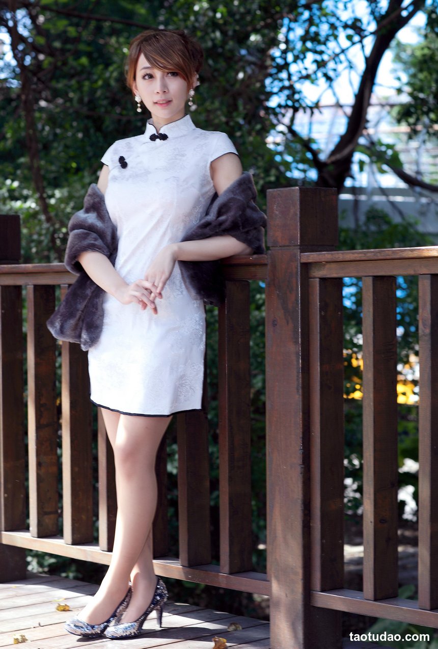 街拍丝足 NO.064-台湾腿模 苏小安 牛仔短裤 高跟美腿旅拍 [93P+131M]