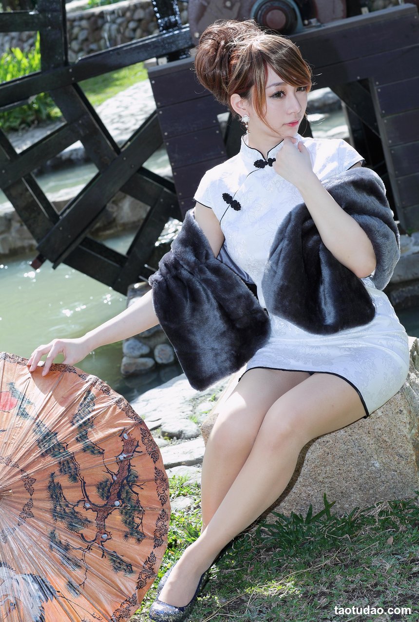 街拍丝足 NO.064-台湾腿模 苏小安 牛仔短裤 高跟美腿旅拍 [93P+131M]