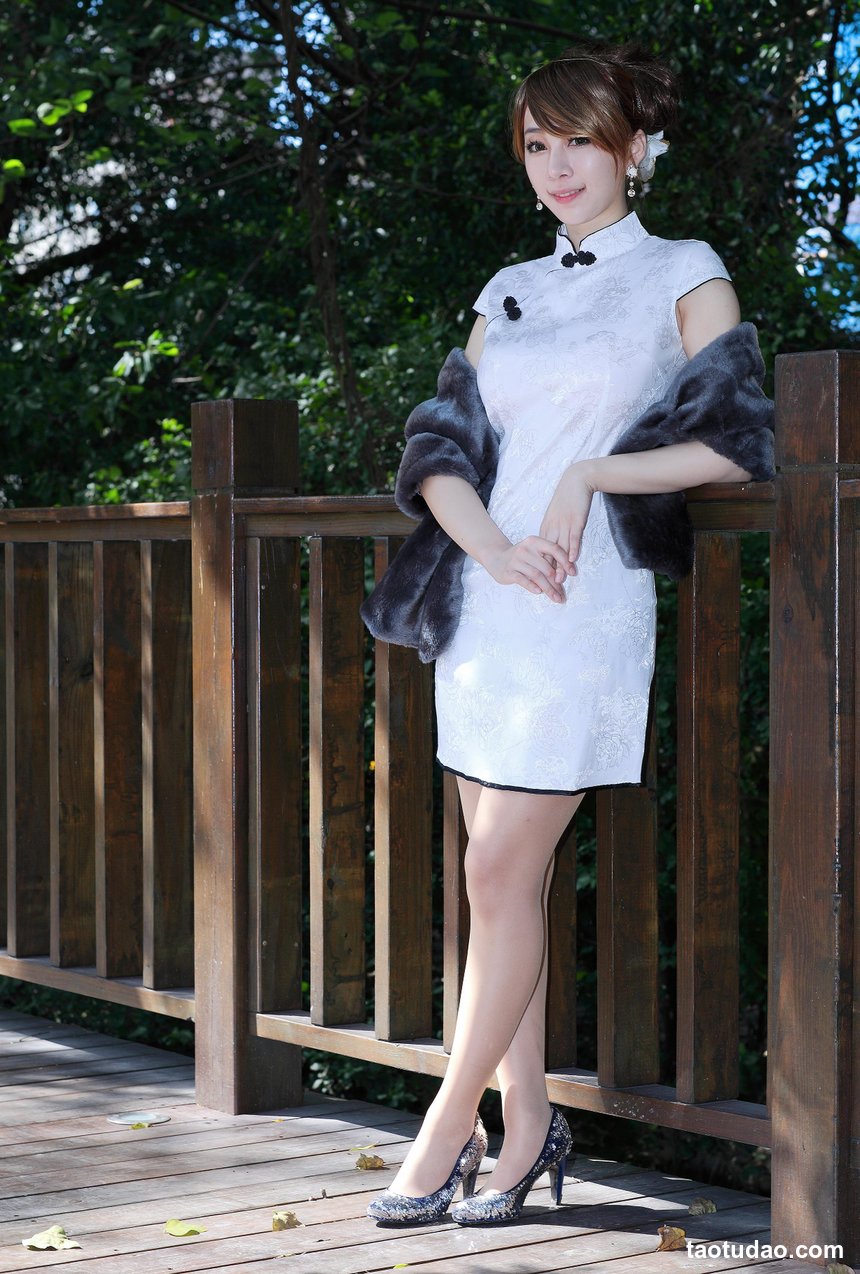 街拍丝足 NO.064-台湾腿模 苏小安 牛仔短裤 高跟美腿旅拍 [93P+131M]