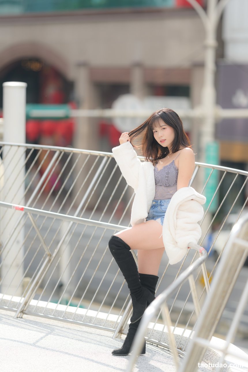 街拍丝足 NO.066-台湾腿模 萝拉 露肚短裙 高跟美腿旅拍 [58P+88M]