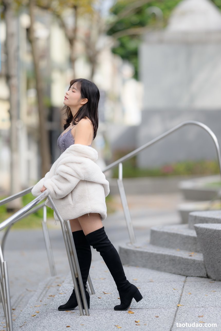 街拍丝足 NO.066-台湾腿模 萝拉 露肚短裙 高跟美腿旅拍 [58P+88M]