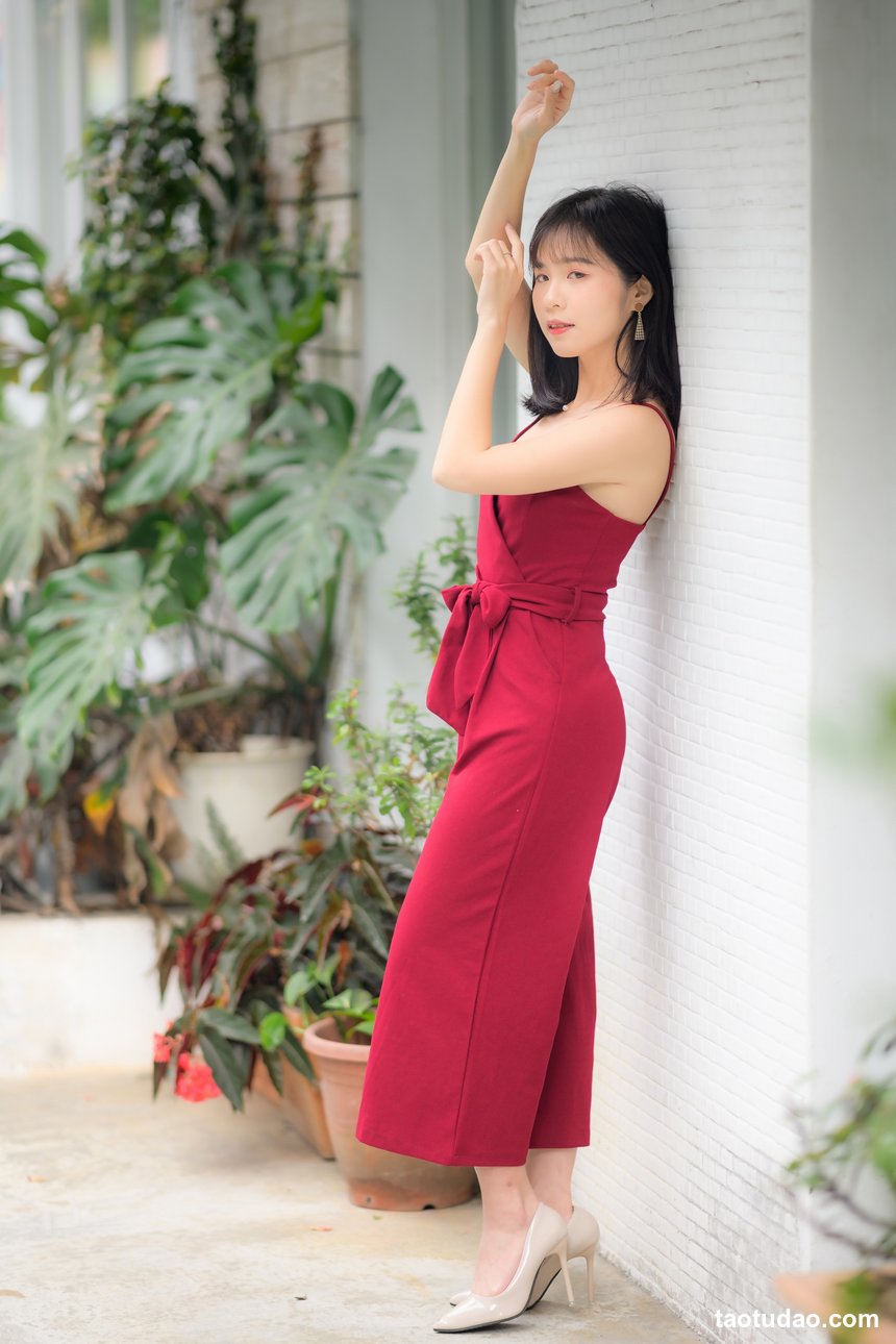 街拍丝足 NO.068-台湾腿模 刘美筠 短裙 高跟美腿外拍 [45P+57M]