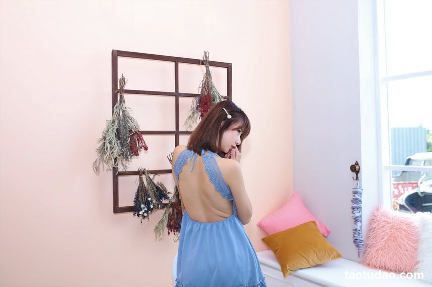 街拍丝足 NO.072-台湾腿模 依霜 OL黑丝 高跟美腿外拍 [37P+47M]