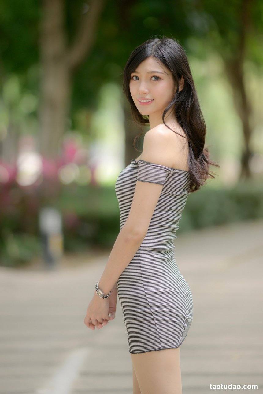 街拍丝足 NO.075-台湾腿模 朵琳 OL黑丝 高跟美腿外拍 [60P+68M]