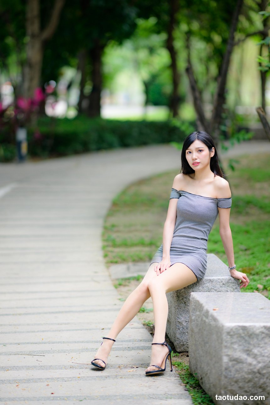 街拍丝足 NO.075-台湾腿模 朵琳 OL黑丝 高跟美腿外拍 [60P+68M]