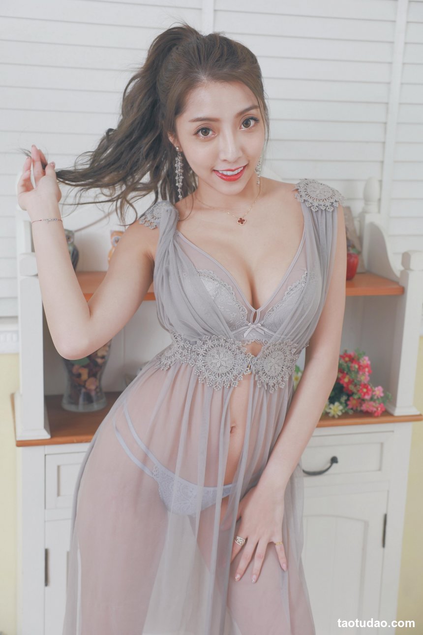 街拍丝足 NO.080-台湾腿模 妍熙 牛仔超短裙 [40P+21M]