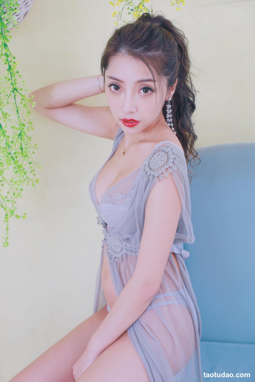 街拍丝足 NO.080-台湾腿模 妍熙 牛仔超短裙 [40P+21M]