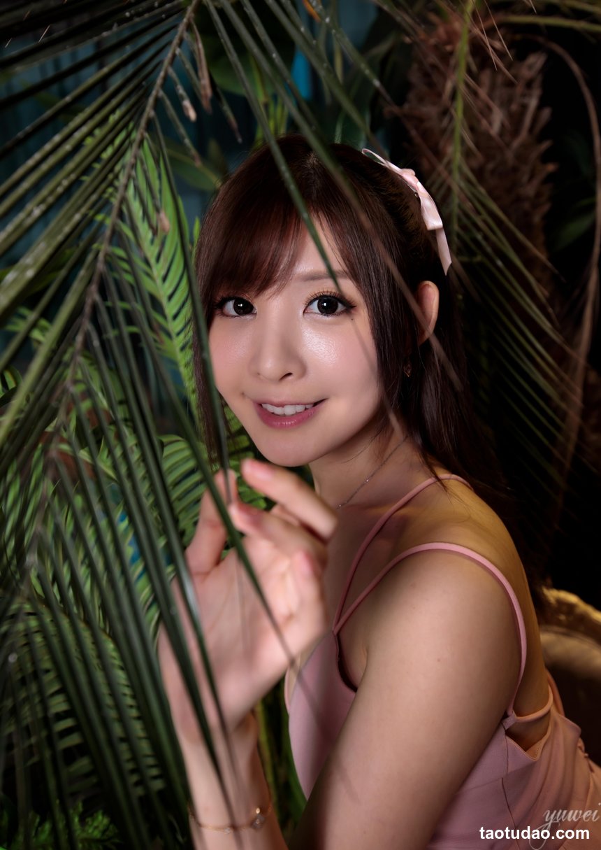 街拍丝足 NO.088-台湾腿模 蜜桃兒 超短裙 高跟美腿外拍 [72P+79M]