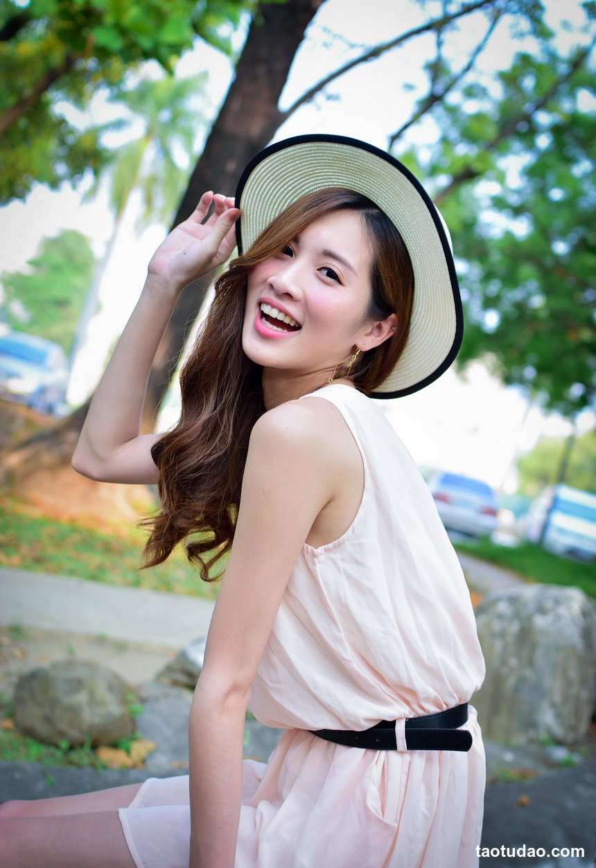 街拍丝足 NO.091-台湾腿模 张雅淳 大安森林 高跟美腿外拍 [54P+61M]