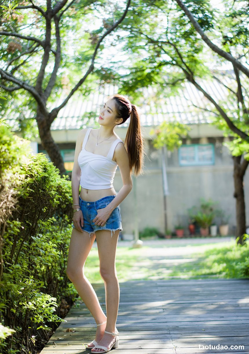 街拍丝足 NO.097-長腿美模 林芝榕 小禮服 高跟美腿外拍 [88P+123M]