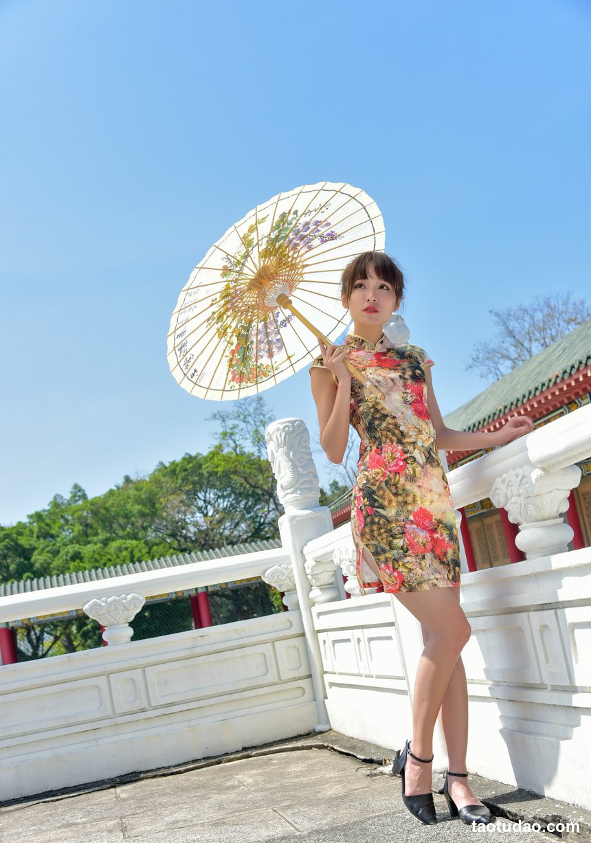 街拍丝足 NO.100-長腿美模 张雅筑 紧身短裙丝袜高跟美腿 [64P+68M]