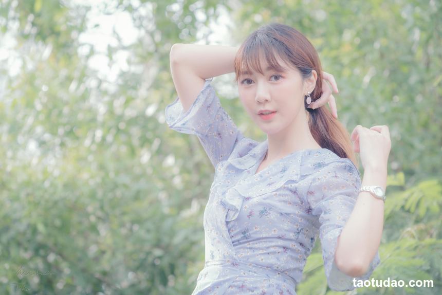 街拍丝足 NO.108-长腿美模 张嘉庭 吊带露肚短裤 高跟美腿外拍 [52P+76M]