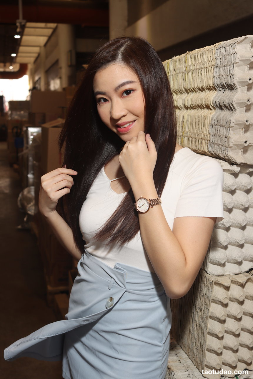 街拍丝足 NO.109-长腿美模 小嘉 性感兔女郎 高跟美腿棚拍 [49P+66M]