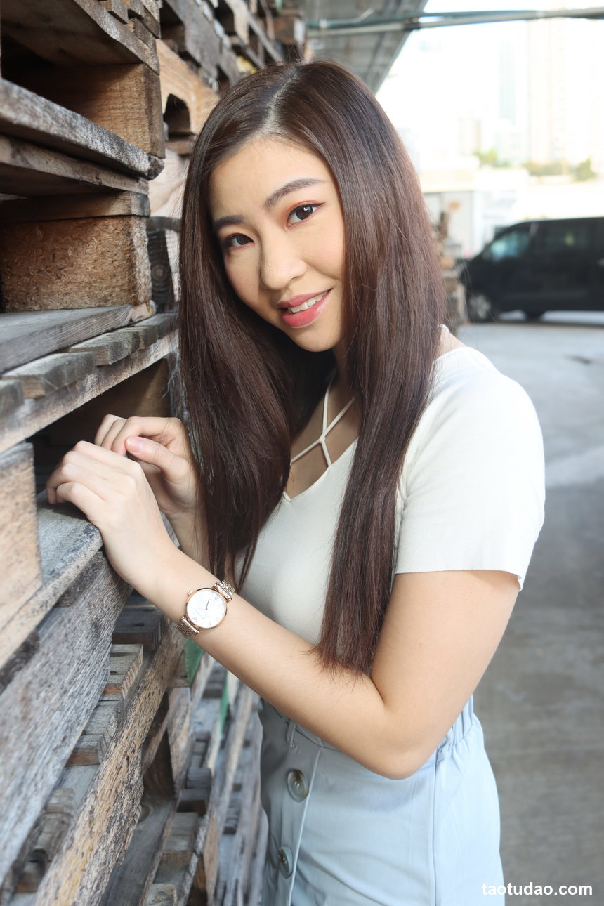 街拍丝足 NO.109-长腿美模 小嘉 性感兔女郎 高跟美腿棚拍 [49P+66M]