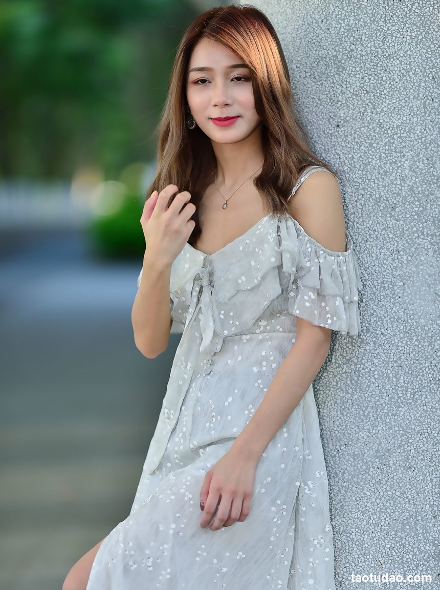 街拍丝足 NO.111-长腿美模 蔡译心 洗车趴 高跟美腿外拍 [44P+59M]