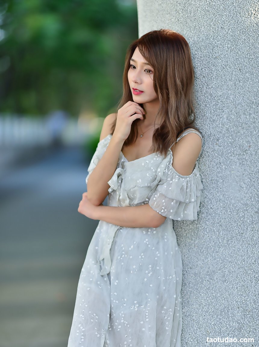 街拍丝足 NO.111-长腿美模 蔡译心 洗车趴 高跟美腿外拍 [44P+59M]