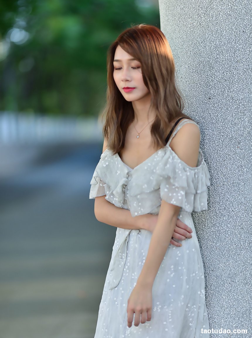 街拍丝足 NO.111-长腿美模 蔡译心 洗车趴 高跟美腿外拍 [44P+59M]