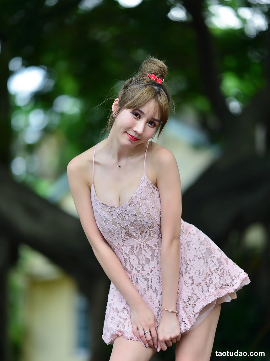 街拍丝足 NO.112-长腿美模 蔡译心 最强业务员 高跟美腿外拍 [31P+42M]