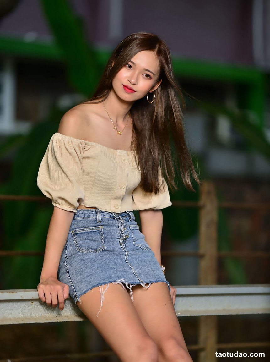 街拍丝足 NO.114-长腿美模 Abbie艾比OL黑丝 高跟美腿棚拍 [74P+92M]