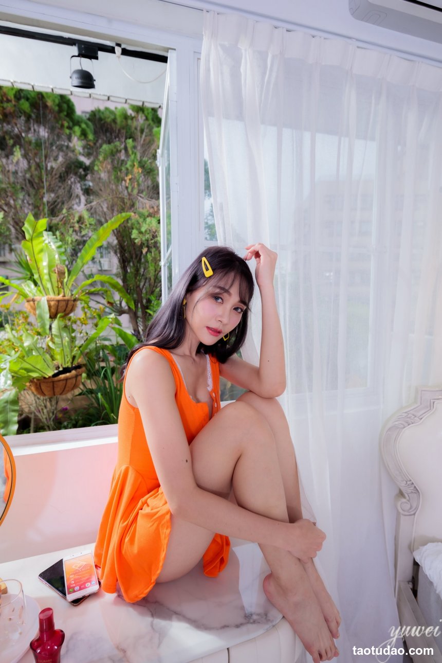 街拍丝足 NO.120 酒店骨感美女肉丝高跟 [88P+189M]