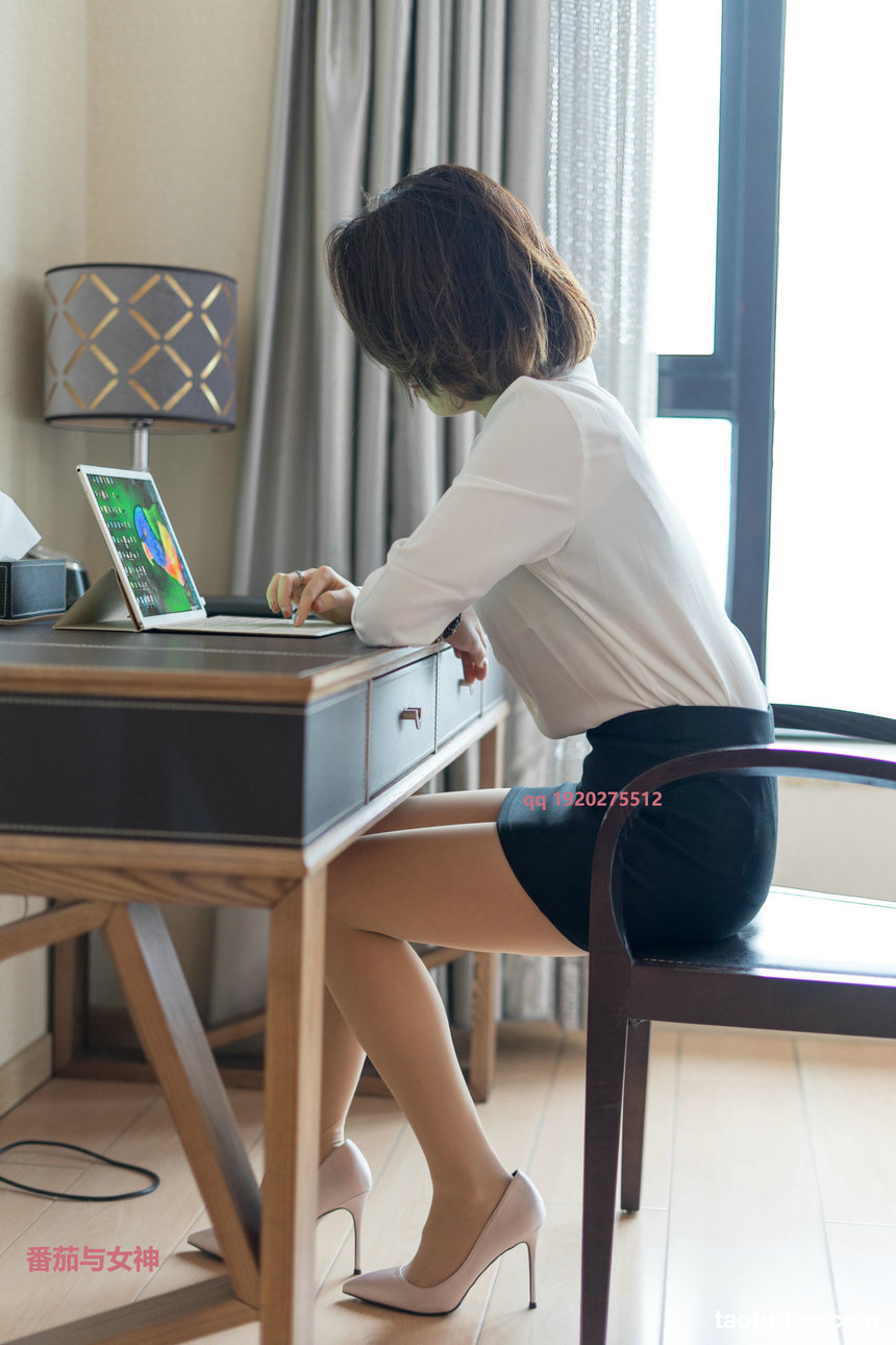 街拍丝足 NO.124 丰满包臀裙高跟美女 [172P+551M]