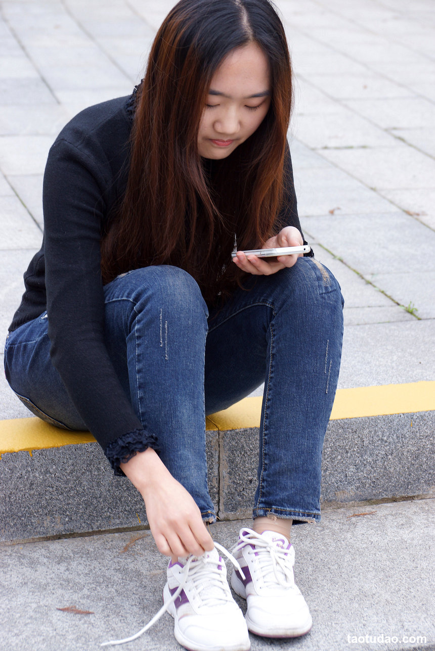 街拍丝足 NO.127 黑色包臀裙肉丝秘书 [259P+1997M]