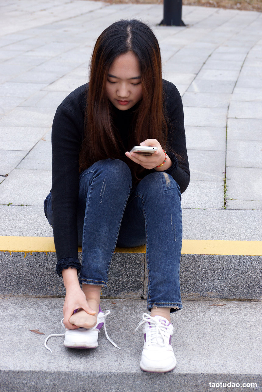 街拍丝足 NO.127 黑色包臀裙肉丝秘书 [259P+1997M]