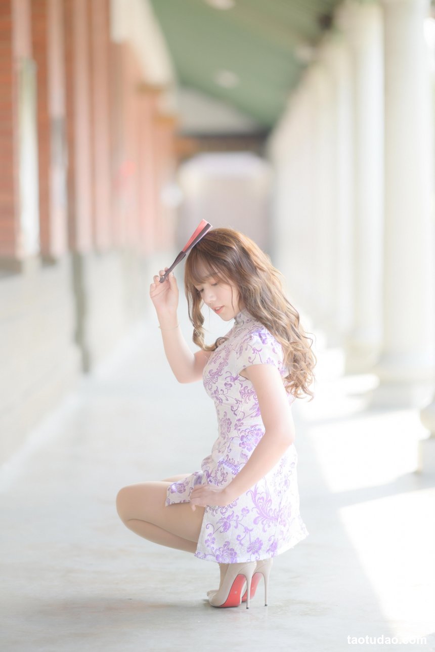 街拍丝足 NO.130 廖挺仱 露肩连衣短裙凉高美腿 [100P+134M]