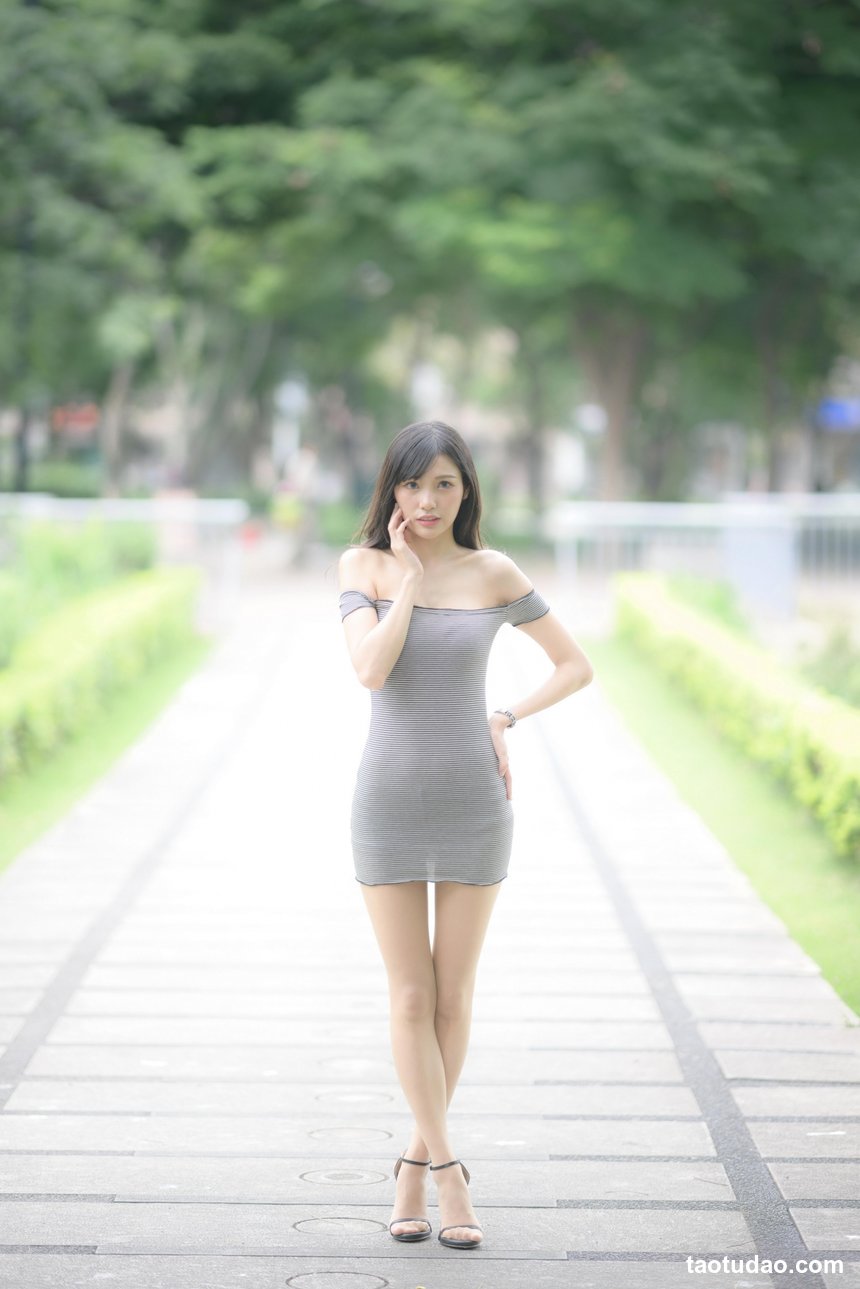 街拍丝足 NO.135 黄书庭 粉色连衣裤裙凉高美腿 [36P+78M]