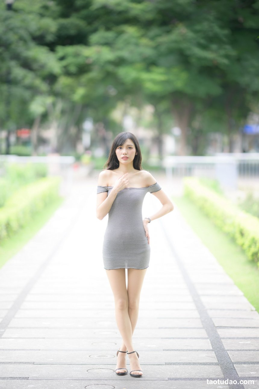 街拍丝足 NO.135 黄书庭 粉色连衣裤裙凉高美腿 [36P+78M]