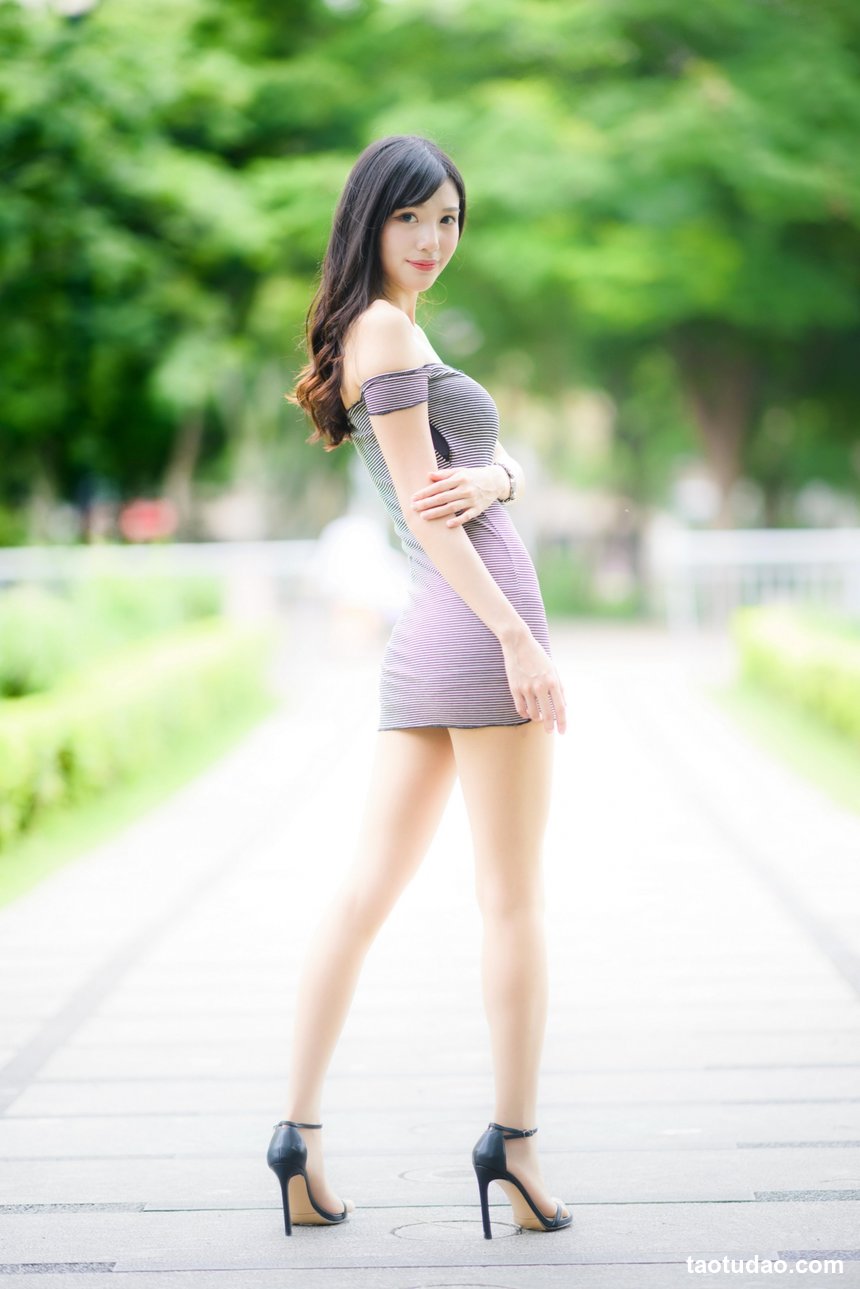 街拍丝足 NO.135 黄书庭 粉色连衣裤裙凉高美腿 [36P+78M]